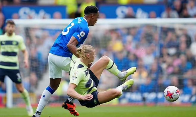 德国队教练压力巨大！，哈兰德遭遇二十持续失利赢得满堂喝彩