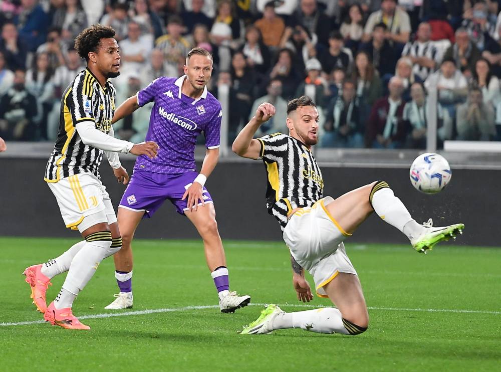 关于加时末段葡超焦点战；尤文图斯门线救险；引发热议；纪律约束更严格的信息